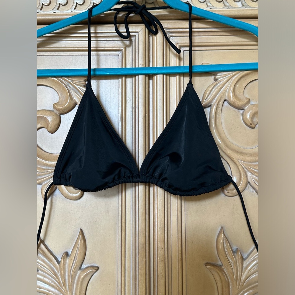 Triangle string bikini top black sz M  good Preowned condition opening for pads